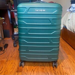 Samsonite Emerald Green Textured Hardside Check-in medium Spinner Luggage